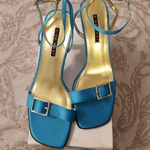 NWT 9 West Turquoise Rhinestone square toe 9.5